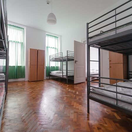 Budapest Party Hostel At Udvarom Номер фото