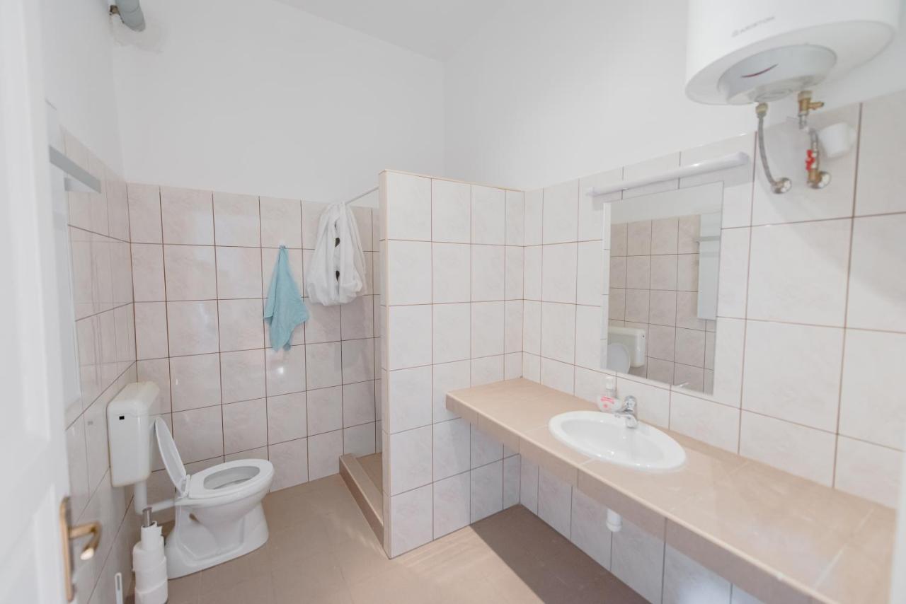 Budapest Party Hostel At Udvarom Номер фото