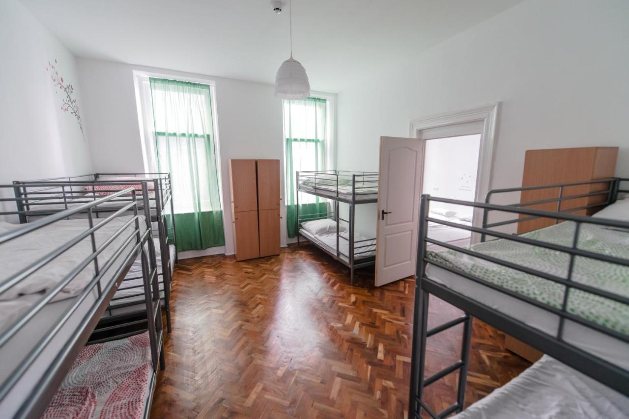 Budapest Party Hostel At Udvarom Номер фото