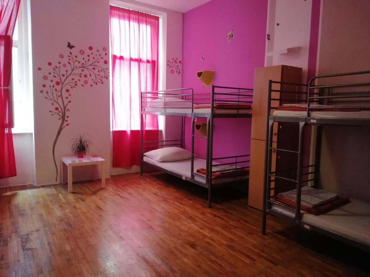Budapest Party Hostel At Udvarom Экстерьер фото