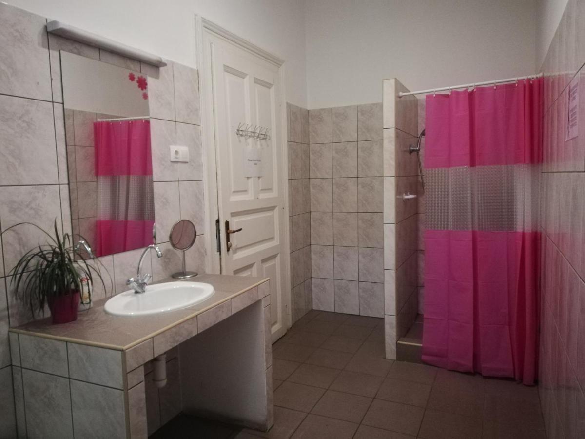 Budapest Party Hostel At Udvarom Экстерьер фото