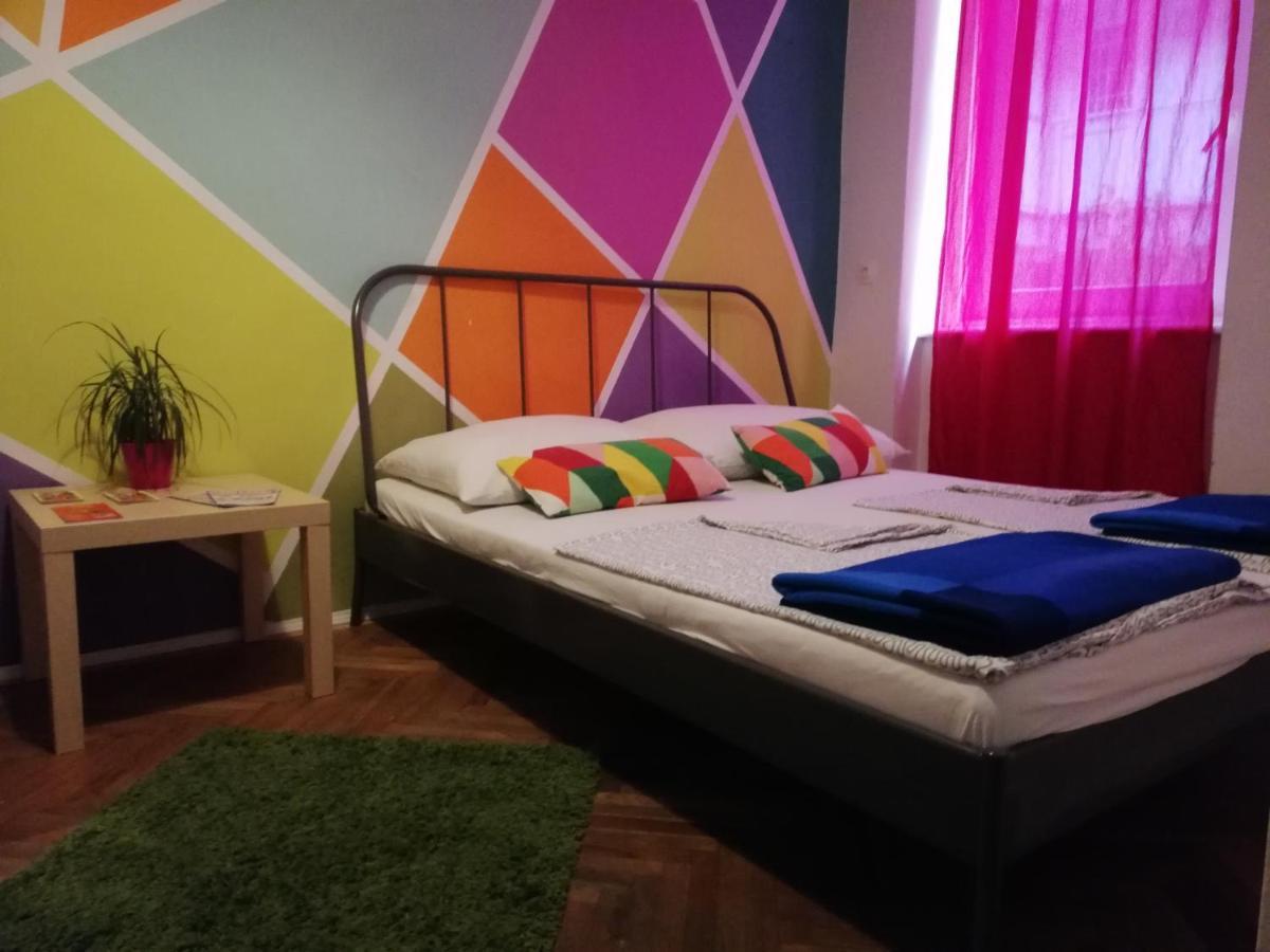Budapest Party Hostel At Udvarom Экстерьер фото