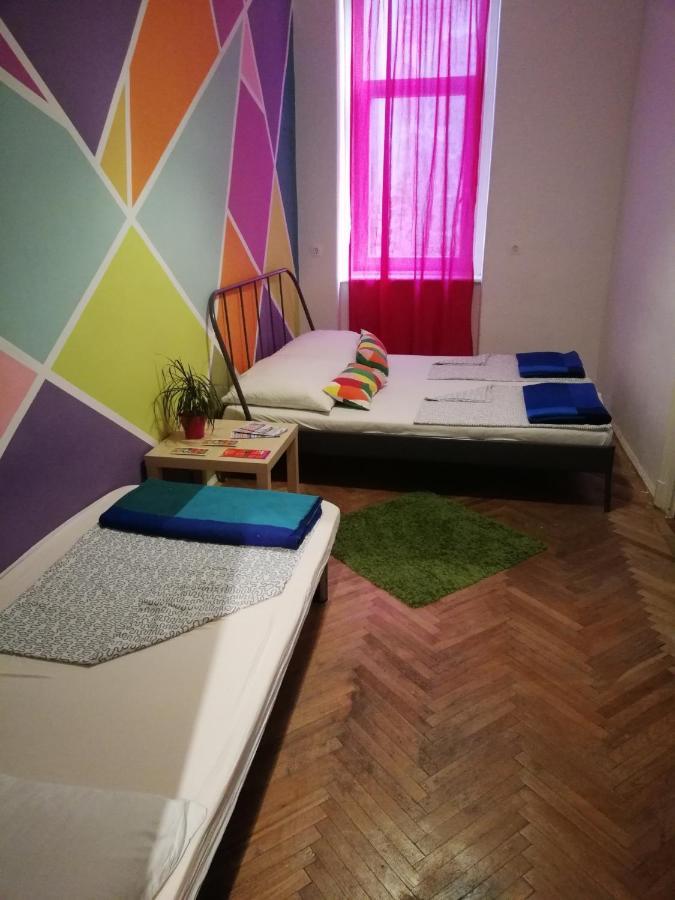 Budapest Party Hostel At Udvarom Экстерьер фото